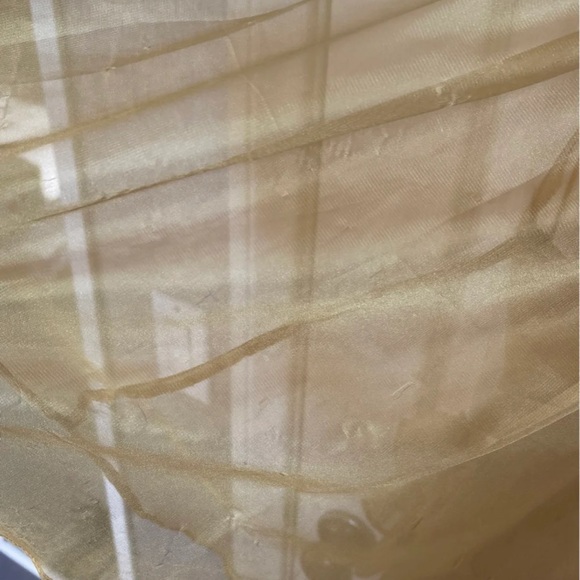 Forever21 off the shoulder top - Picture 3 of 3